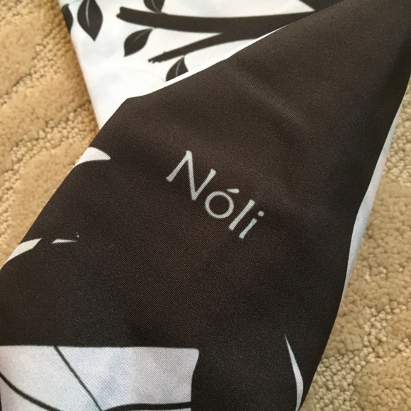 COPY - Capri Yoga Leggings - Picture 6 of 9